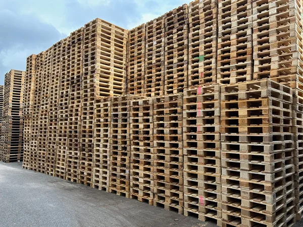 Comprar palets reciclados al por mayor en Barcelona – TELOPAL